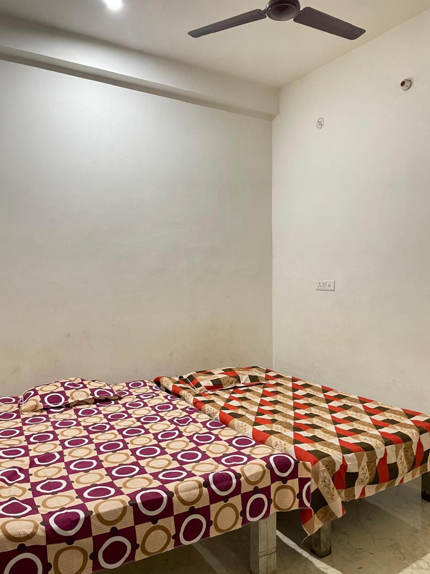 Om Sai Guest House พาราณสี ภายนอก รูปภาพ